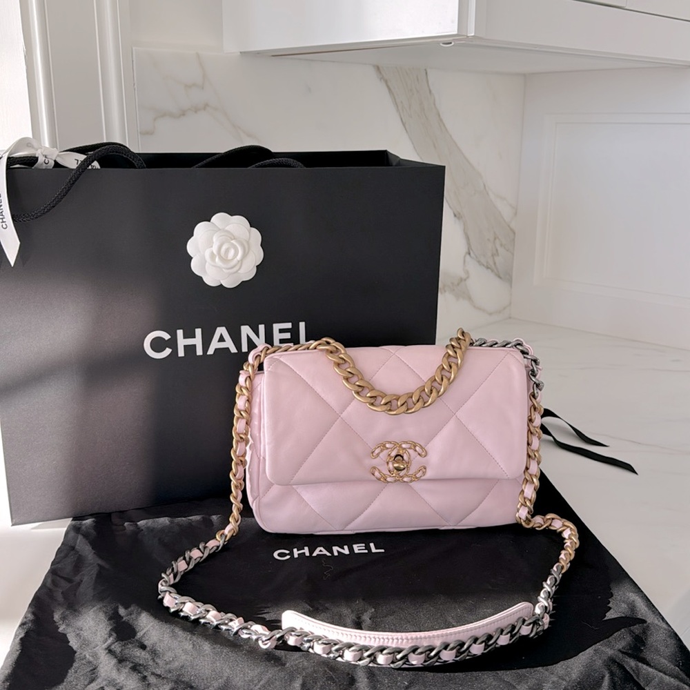CHANEL 19 Small/Medium Pink Quilted Leather Shoulder Bag with Gold Chain